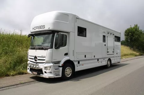 Mercedes-Benz Antos Paardenvrachtwagen Magic Pop-out 5 paard